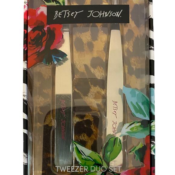 Betsey Johnson Tweezer Duo Set - Picture 4 of 6